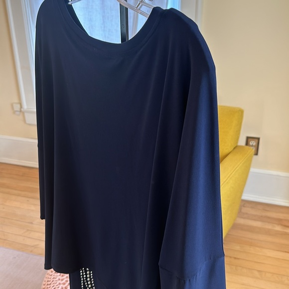 Dress dark navy.  Pearls at bottom - Picture 3 of 5